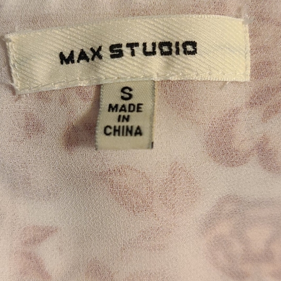 Max Studio Sleeveless Blouse - Picture 4 of 6